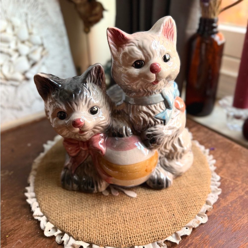 Vintage Ceramic Cat Figurine, Cat statue - Gray and Cream
